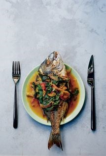 Whole grilled sea bream with green tomatoes, basil & mint