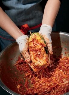 Whole napa cabbage kimchi (Baechu kimchi)