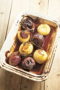 Whole roasted onions with thyme