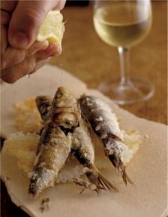 Whole sardines baked in a salt crust (Sardinas en sal)