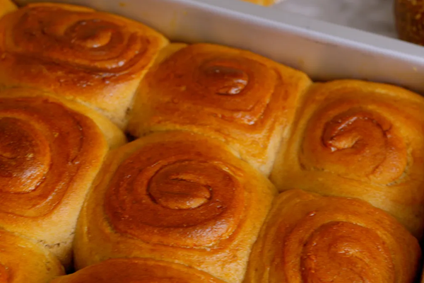 Whole-wheat beer rolls
