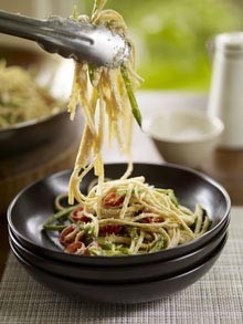 Whole-wheat linguine with green beans, ricotta, and lemon