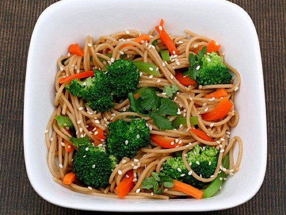 Whole wheat noodles with peanut sauce and vegetables