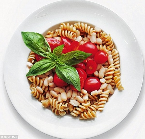 Whole-wheat pasta, cannellini beans and tomatoes