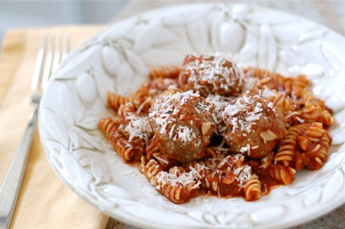 Whole-wheat spaghetti and meatballs