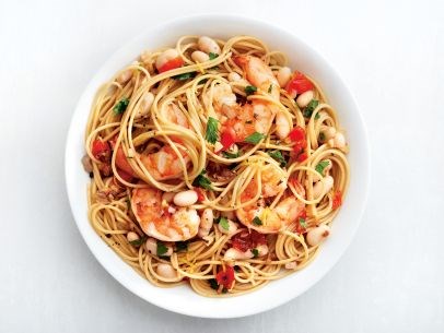 Whole-wheat spaghetti with shrimp and white beans