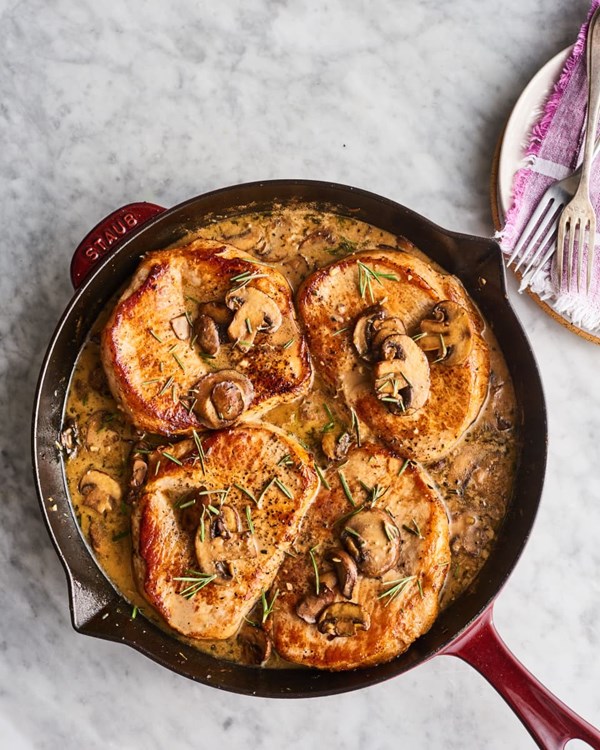 Whole30 creamy mushroom smothered pork chops