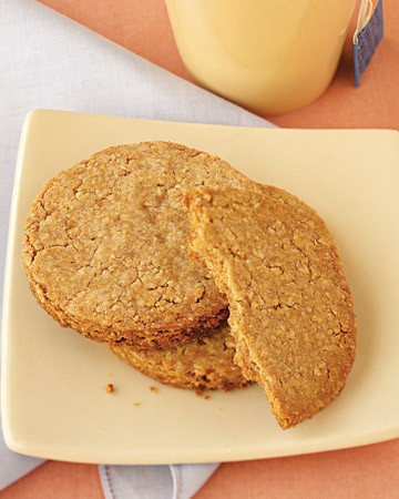 Wholemeal-almond biscuits