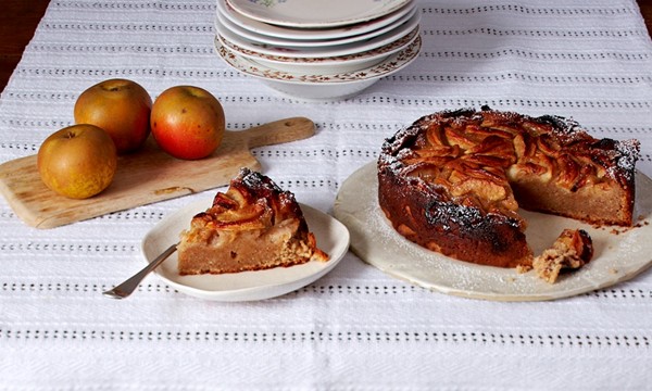 Wholemeal apple cake