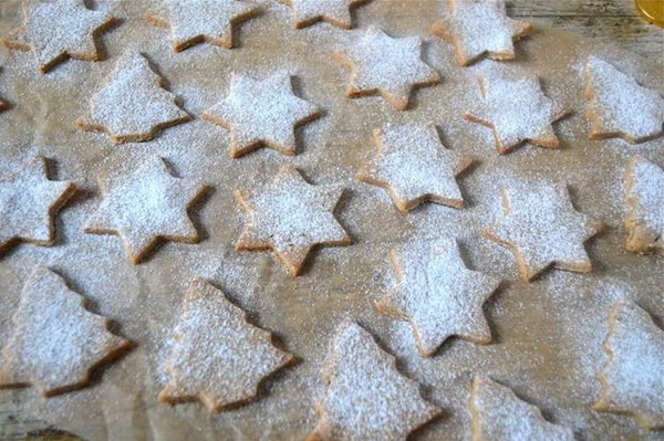 Wholemeal clotted cream shortbread with chestnut flour and cinnamon
