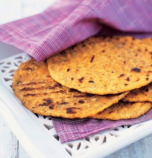 Wholemeal flat bread with fenugreek leaves