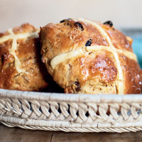 Wholemeal hot cross buns