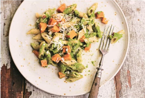 Wholemeal penne with broccoli and sweet potato (Penne integrali con broccoli e patata dolce)