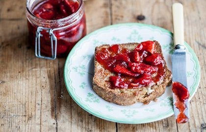 Wholemeal soda bread with “no cook” strawberry jam