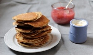 Wholemeal yoghurt pancakes with rhubarb compote