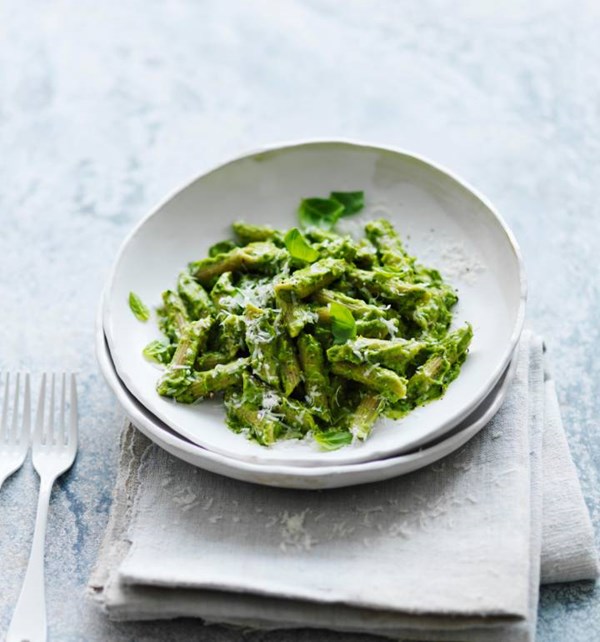 Wholewheat pasta with lemon avocado sauce