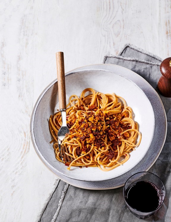 Wholewheat spaghetti with chorizo and rosemary pangritata