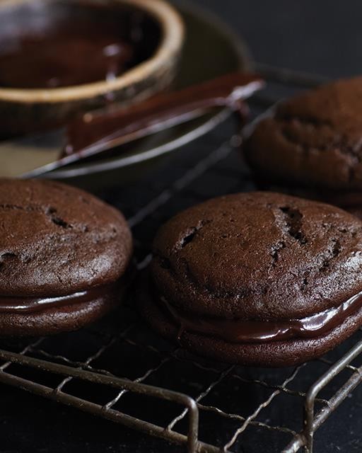 Whoopie pies with chocolate ganache