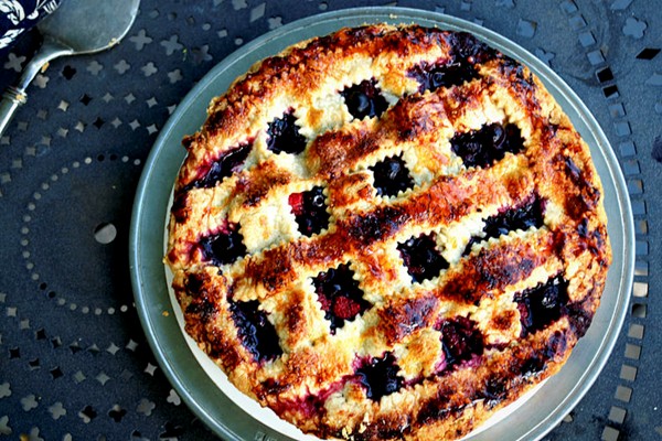 Wild berry pie with cassis
