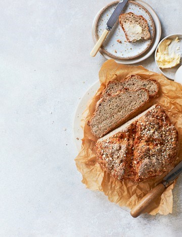 Wild garlic and cheddar soda bread