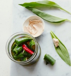 Wild garlic leaves stuffed with cream cheese