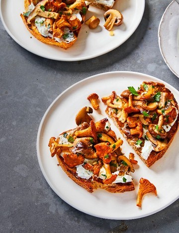 Wild mushrooms and horseradish labneh on toast