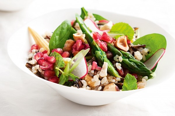 Wild rice salad with asparagus and baby corn