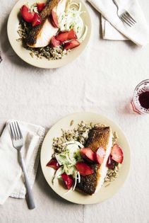Wild rice w/seared salmon, fennel + salted plum salad