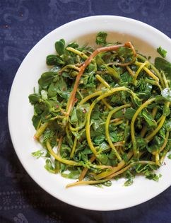Wilted purslane salad (Danduri)