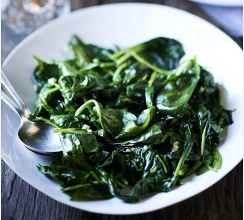Wilted spinach with nutmeg & garlic