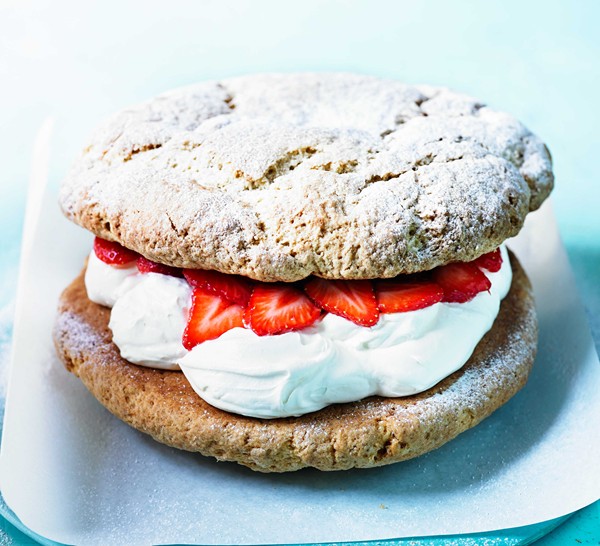 Wimbledon tea cake