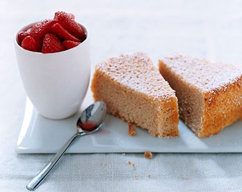 Wine cake with macerated strawberries
