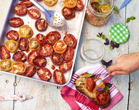 Wine-gummy tomatoes