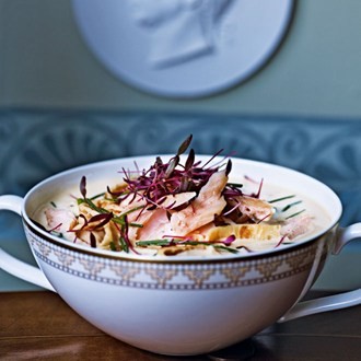 Wine soup with frittaten and smoked trout
