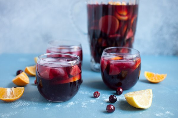 Winter holiday sangria