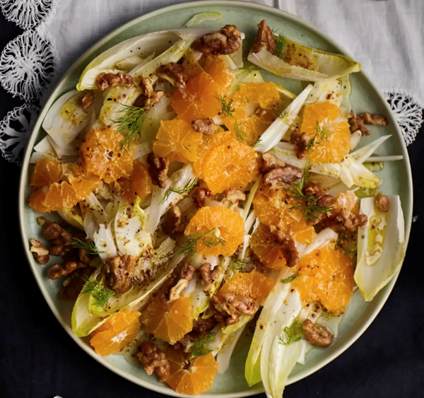 Winter leaf salad with clementine, fennel and candied walnuts