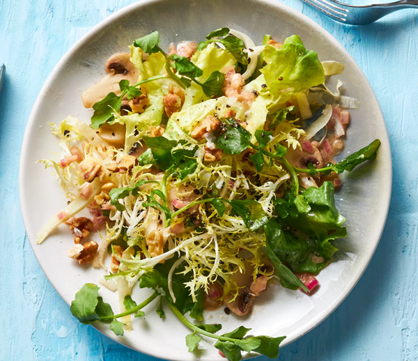 Winter salad with toasted walnuts