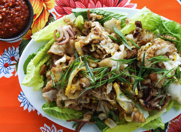 Wok-fried rice noodles with chicken and squid