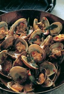 Wok-roasted clams with chilli