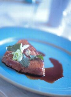 Wok-roasted tuna with spices