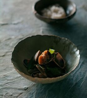 Wok-tossed pipis with garlic, chilli & holy basil