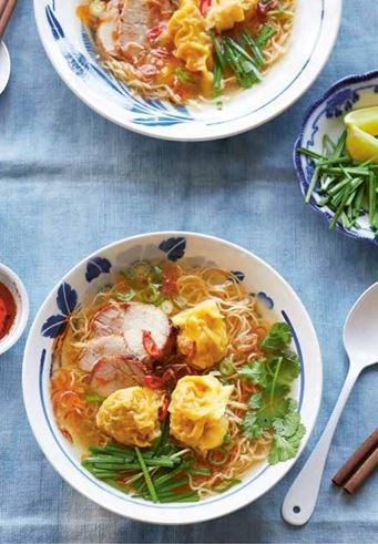 Wonton noodle soup (Mì hoành thánh) 