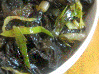 Wood ears braised with green onions (Cōngshāo qīumù’ér / 蔥燒秋木兒)