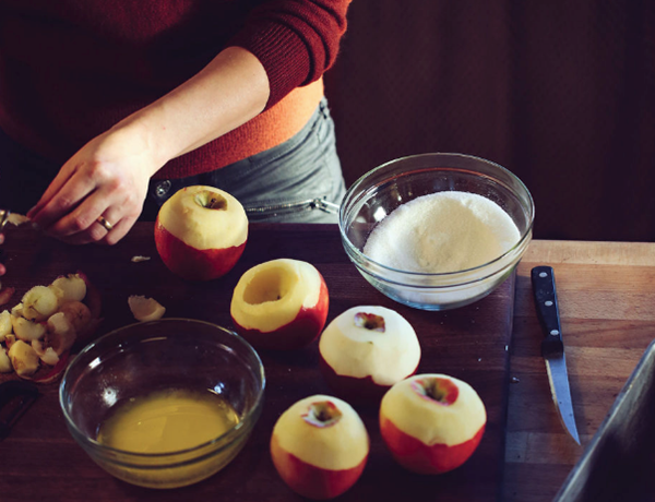 Wood-roasted apples with burnt cinnamon caramel
