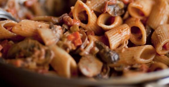 Woodman's pasta with mushroom sauce (Pasta al boscaiola)