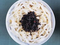 Xie Laoban's dan dan noodles (Niu rou dan dan mian)