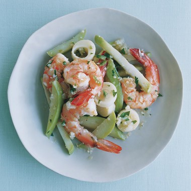 Xuxu and shrimp with chile and lemon