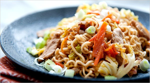 Yakisoba with pork and cabbage