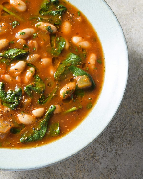 Yasmin Fahr's tomato and white bean soup