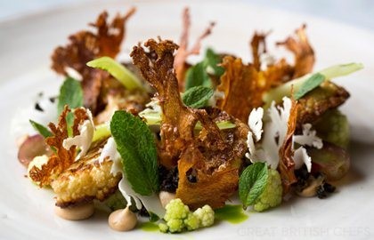 Yeasted cauliflower, raisins, capers and mint